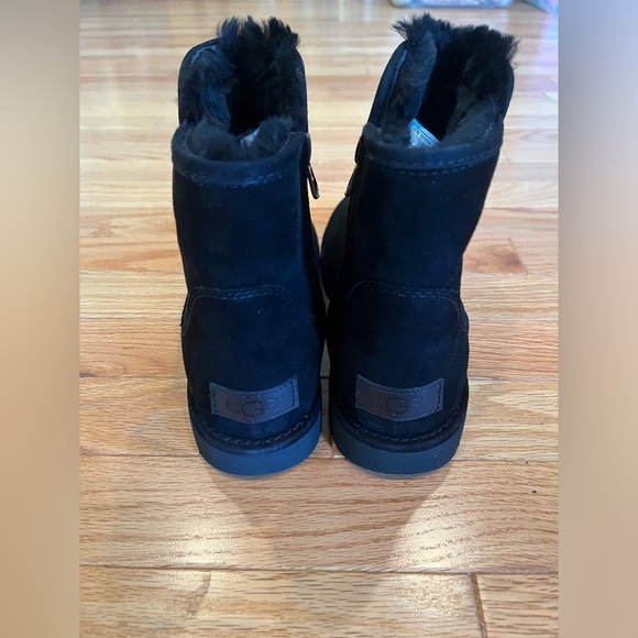 UGG Classic Abree Mini II Black (NERO) Boots, Size 7 NEW - Picture 3 of 5